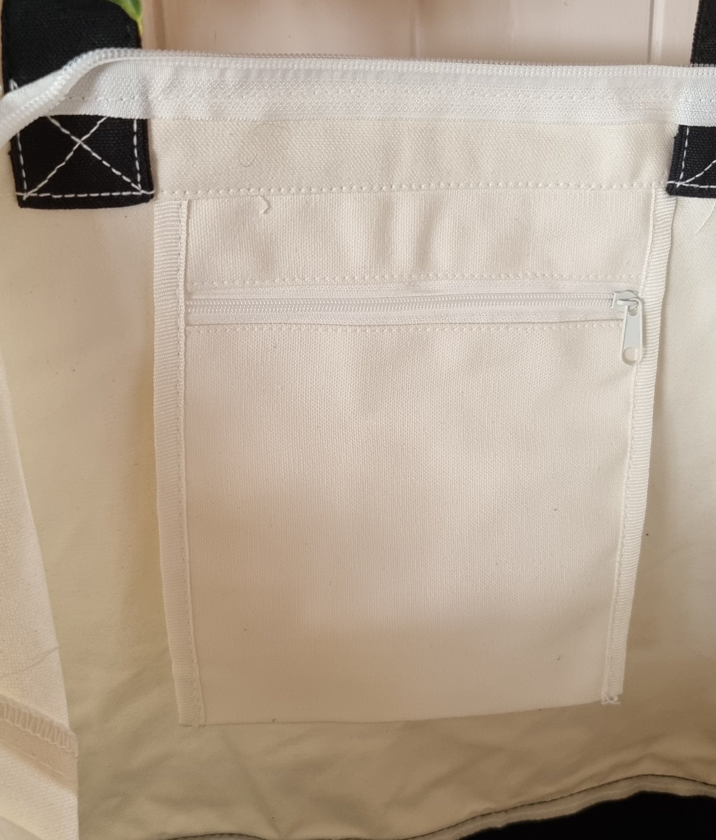 Tote Bag - Emerald Elegance: Cape York Graceful Treefrog - Large, zippered